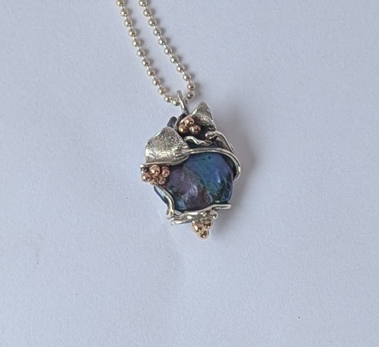 Iridescent black freshwater Pearl set in Sterling silver and rose gold pendant