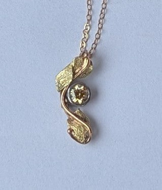Champagne diamond set in green and rose gold pendant
