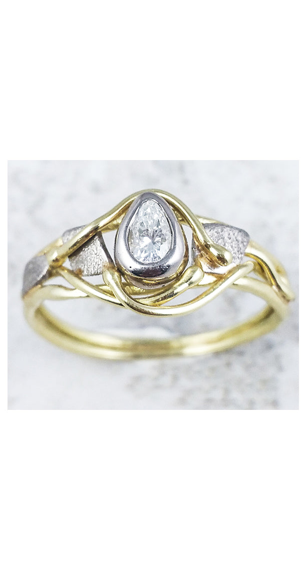 Diamond ring in yellow and white gold